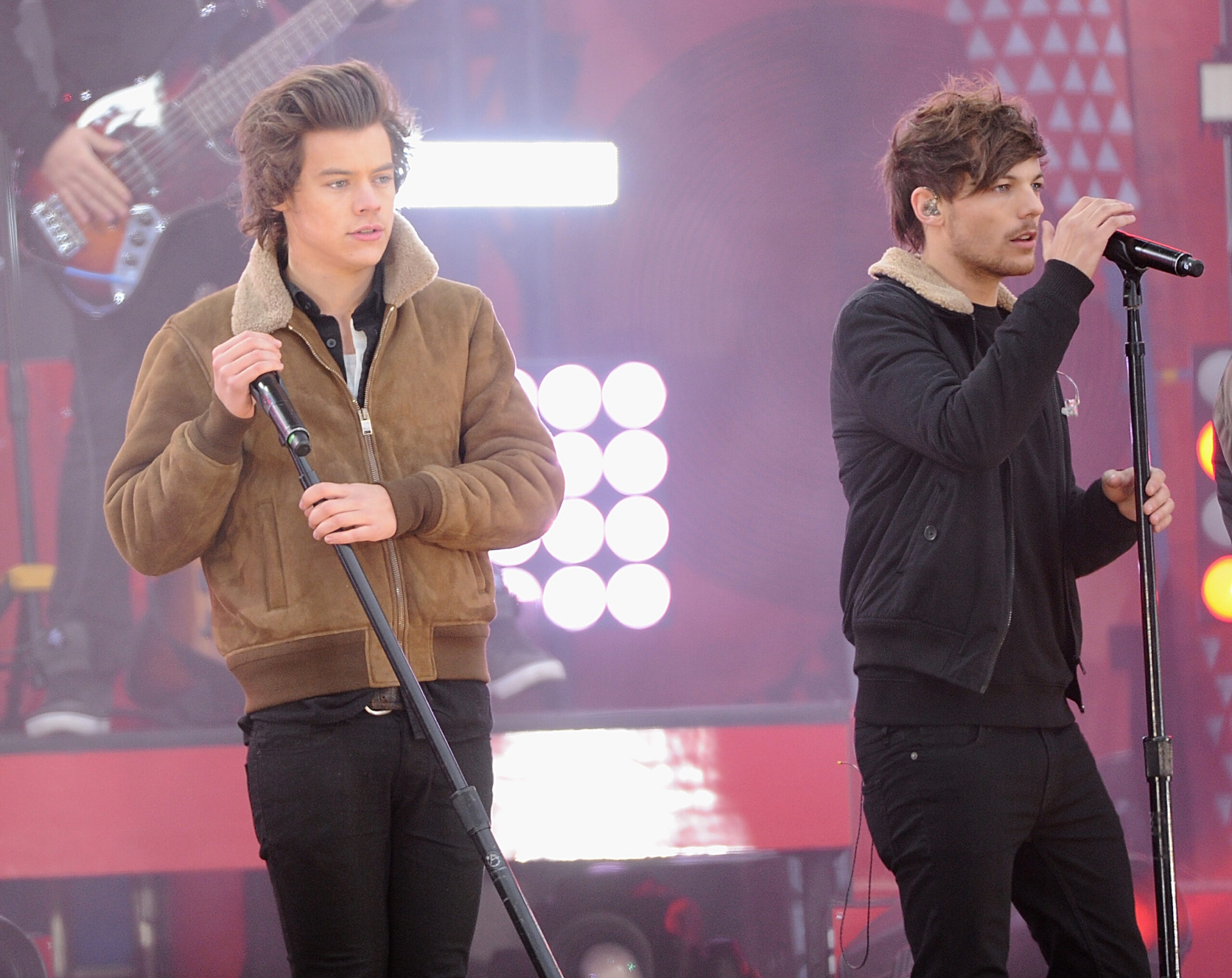One Direction Perform On ABC's "Good Morning America", Louis Tomlinson Addresses Years-Long Harry Styles Dating Rumors